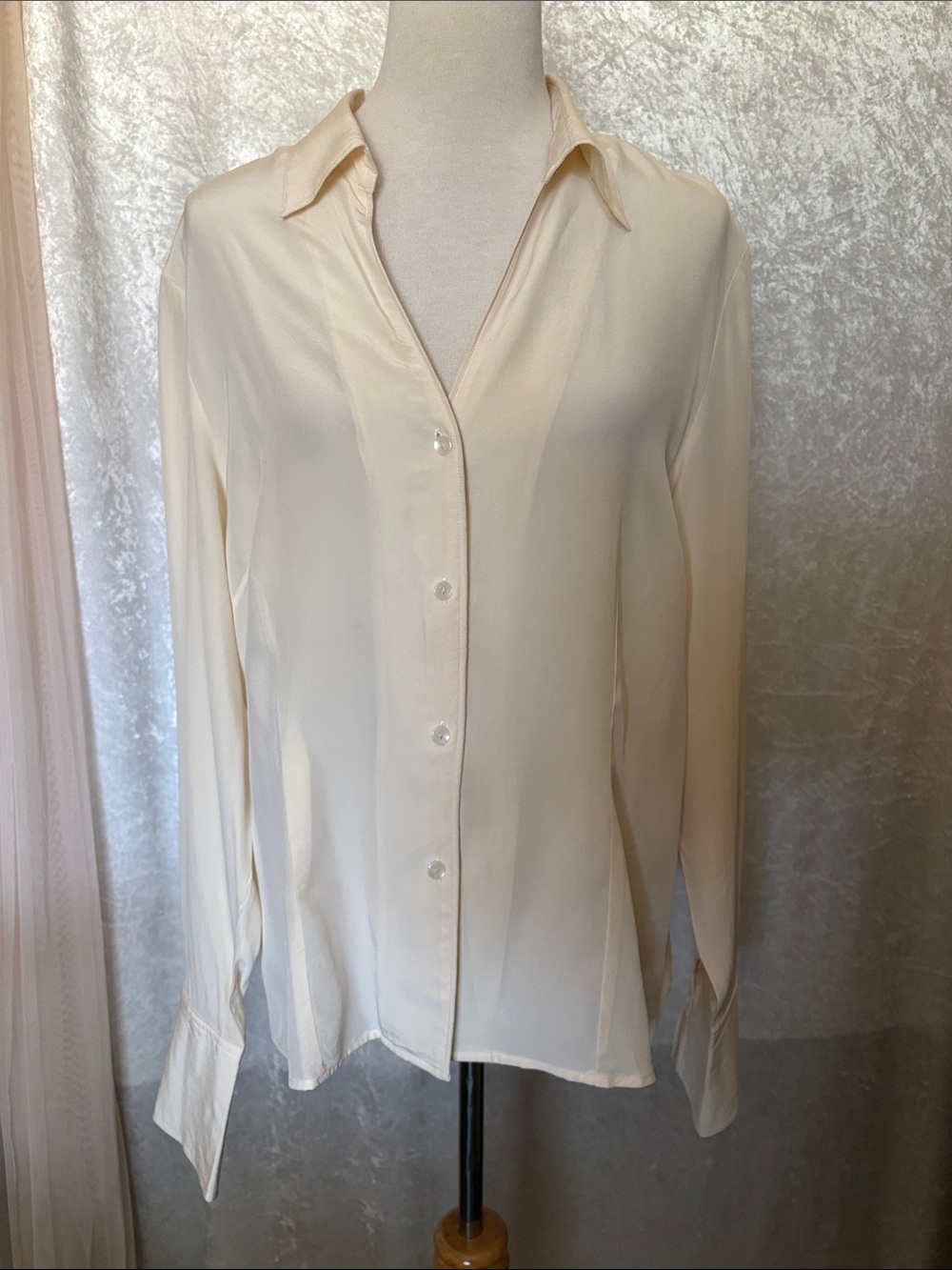 Jones Wear Essentials Cream Silk Blouse Size 16